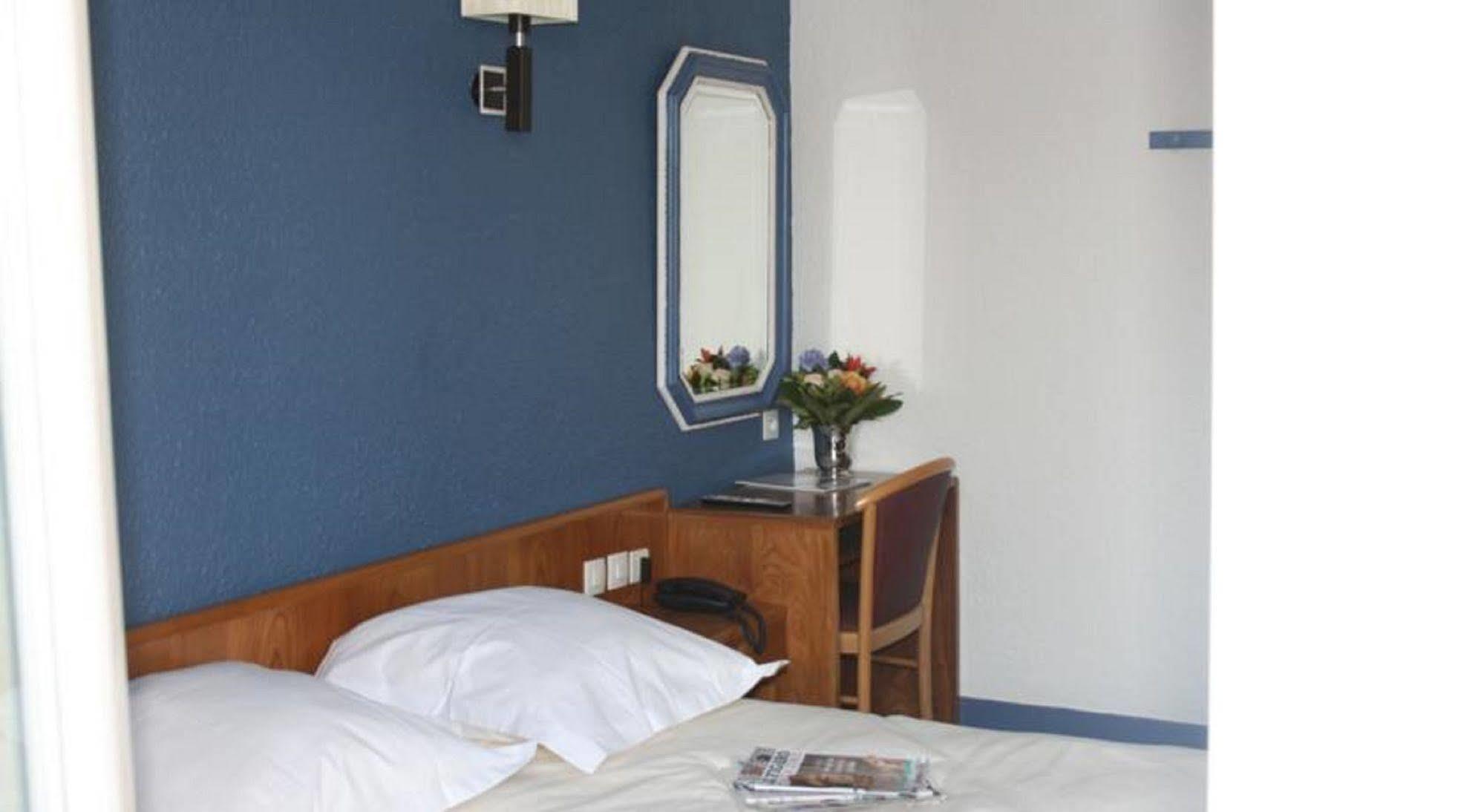 Hotel Briand Devient Hotel Ipl Levallois-Perret Exterior photo