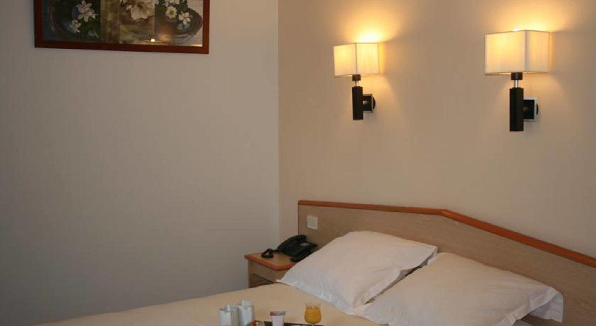 Hotel Briand Devient Hotel Ipl Levallois-Perret Exterior photo