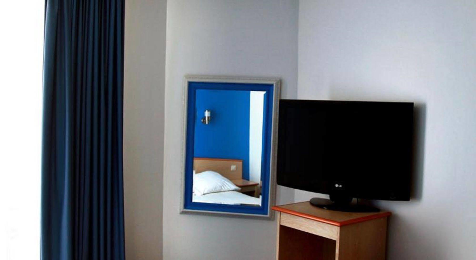 Hotel Briand Devient Hotel Ipl Levallois-Perret Exterior photo